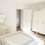 Fantastico Con Piscina En Avenida Del Brillante Holiday home